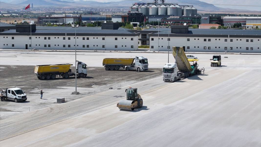 Konya'da Yeni Kamyon Garajı’na, özel asfalt seriliyor! 4